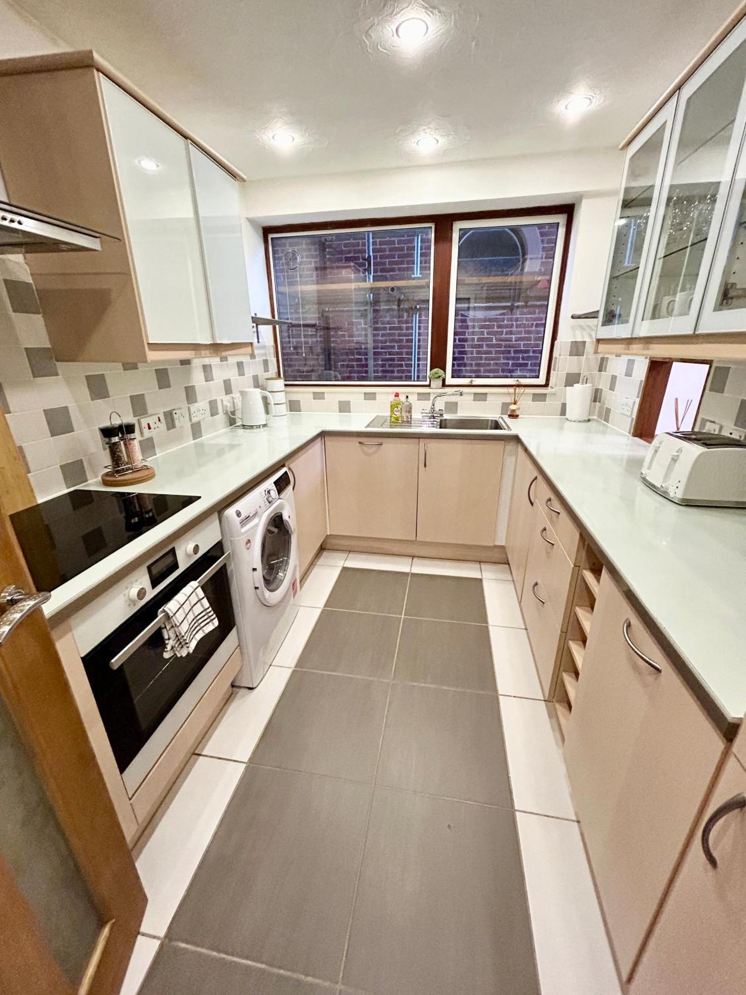 Spacious 3 Bedroom Apartment Close To Marina, 2 Parking Spaces, Kingsize Or Single Beds Southampton Buitenkant foto