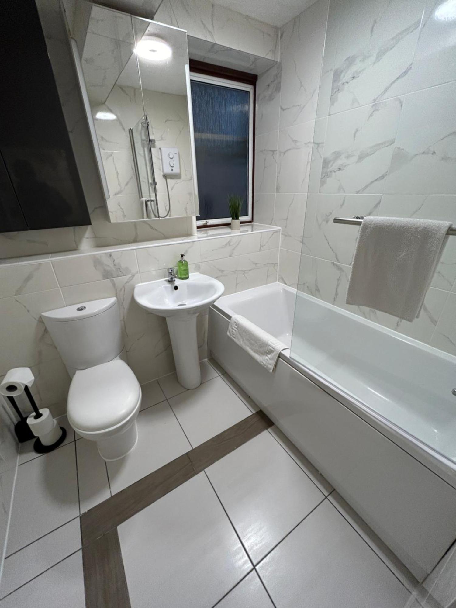 Spacious 3 Bedroom Apartment Close To Marina, 2 Parking Spaces, Kingsize Or Single Beds Southampton Buitenkant foto